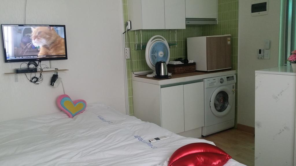 Myeongdong Guesthouse Сеул Стая снимка